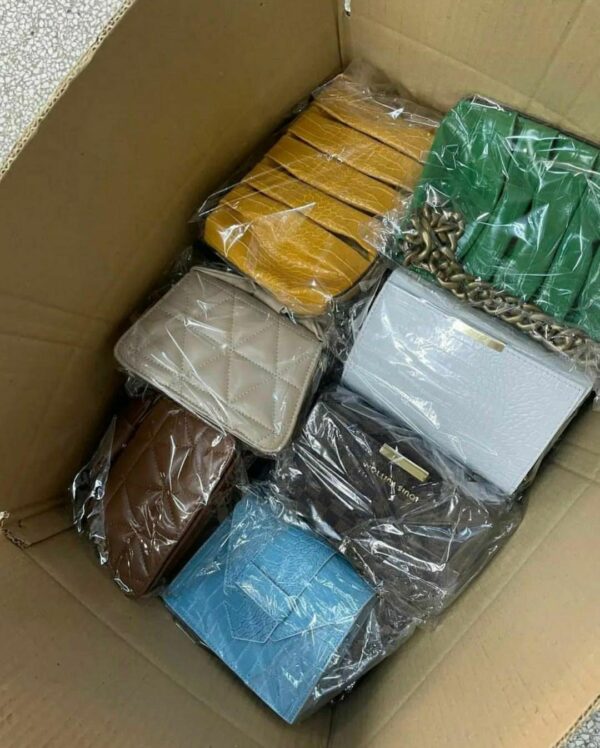 WOMEN’S BAGS & PURSES – PALLET LOT