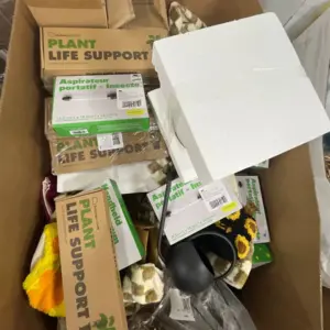 Assorted Garden Products Pallet – Planters & Watering – Lot 2