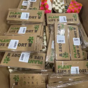 Assorted Garden Products Pallet – Planters & Watering – Lot 4