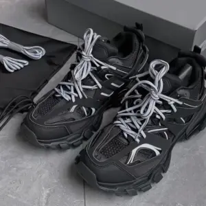 Wholesale Balenciaga Shoes Pallet – 60+ Pairs