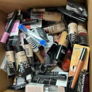Wholesale Mixed Cosmetic Pallet – 800 to 1000 Items