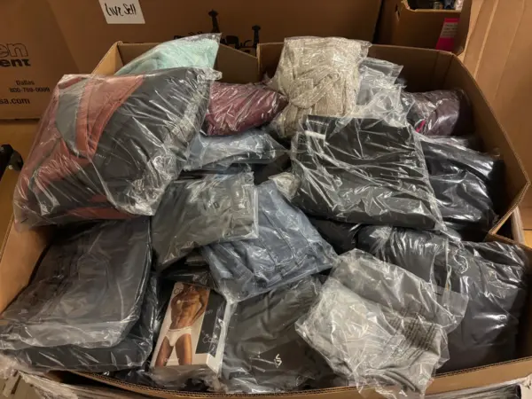 Brand-Name Like-New Apparel Pallet, 350 Pieces with Tags