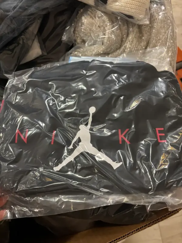 Wholesale Premium Like-New Apparel Pallet – 350 Pieces High-Value Clothing for Resellers