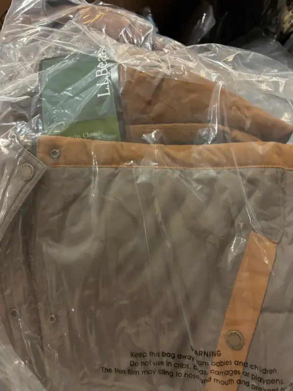 Wholesale Premium Like-New Apparel Pallet – 350 Pieces High-Value Clothing for Resellers