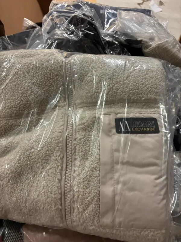 Wholesale Premium Like-New Apparel Pallet – 350 Pieces High-Value Clothing for Resellers