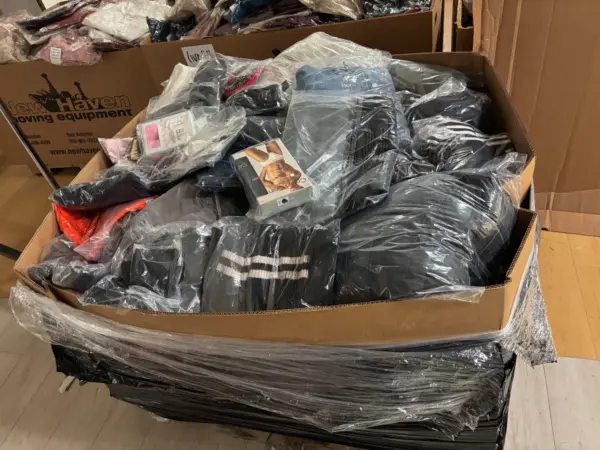 Wholesale Premium Like-New Apparel Pallet – 350 Pieces High-Value Clothing for Resellers