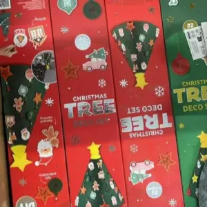 Christmas Tree Pallet – 200 Brand-New Seasonal Decor Pieces
