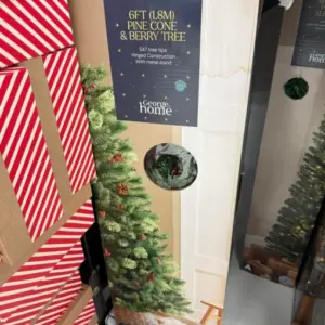Christmas Trees Overstock Pallet – 200 Units Pre-Lit & LED