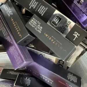 Cosmetics Pallet Liquidation – 300 Pieces From Premium Brands