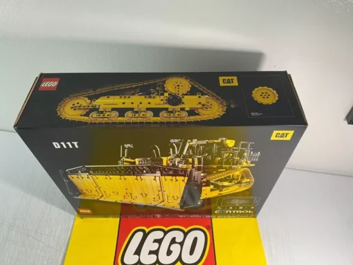 LEGO TECHNIC: App-Controlled Cat D11 Bulldozer (42131)