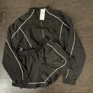 Alo Clothing Truckload or Pallet – 200 Tagged Pieces
